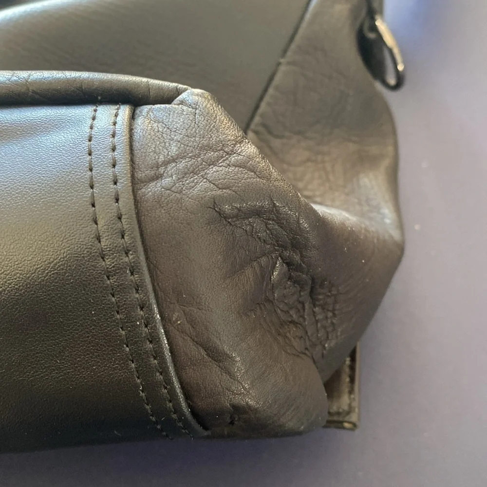 KENNETH COLE  Reaction Black Classic Leather Messenger Laptop Bag‎ Cognac